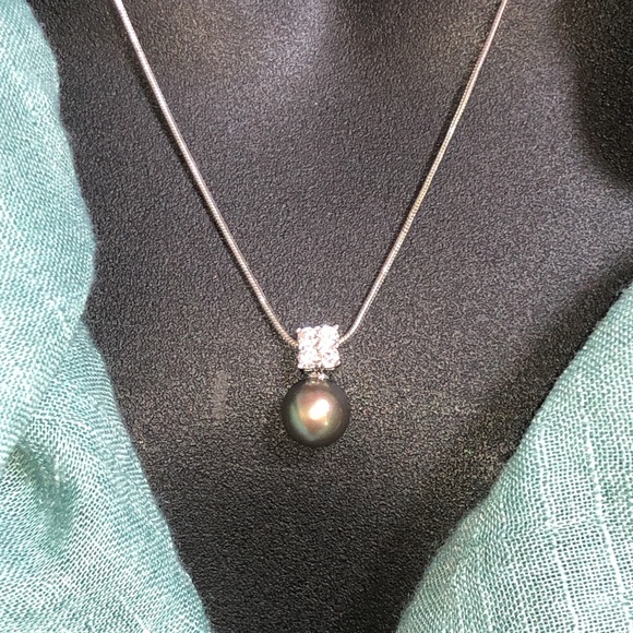 Solid 925 Sterling Silver Faux Tahitian Pearl Simulated Diamond Pendant Necklace - Picture 3 of 14